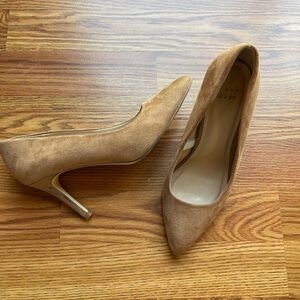 A New Day Women’s Suede Caramel Heels Size 7 (Fits like a 7.5)